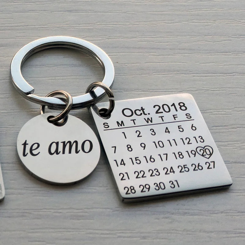 Llavero Calendario Personalizado - Fecha Grabada a Mano con Corazón