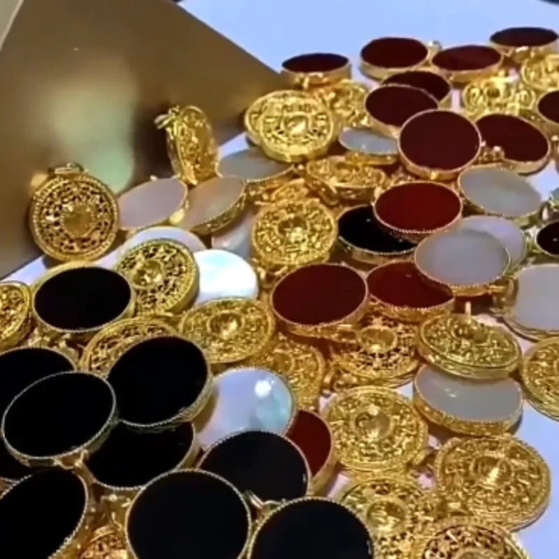 Colgante Brújula Tesoro Oro 18K Certificado AU750 | Joyería Lujo Mujer